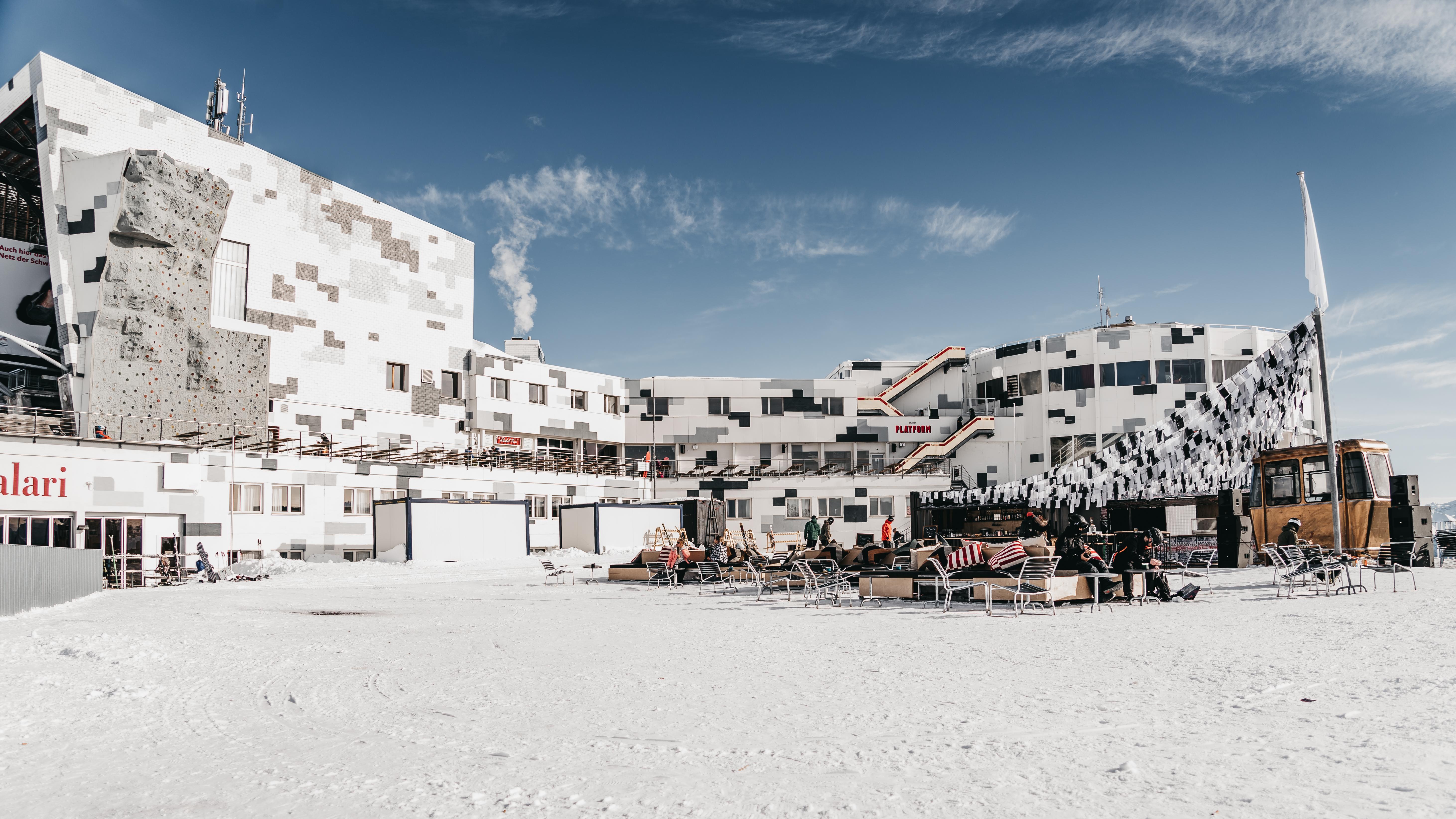 Peaks Place & Aparthotel Laax